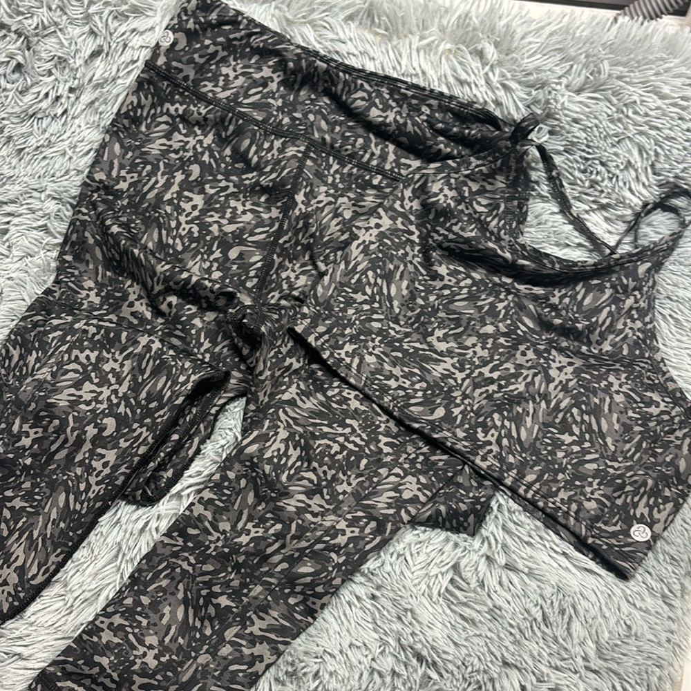 Zella Kids top and Leggings - Black and Gray Pattern